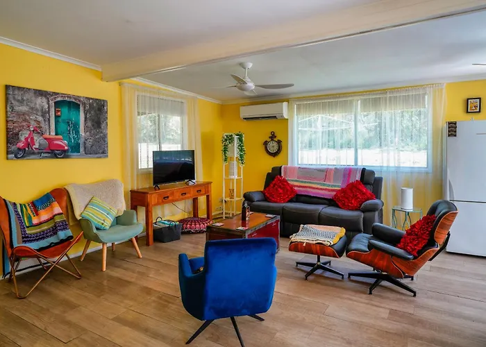 Yellow Cottage - Bush And Beach